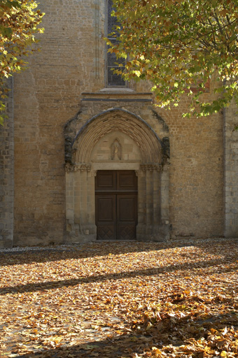 Vue d'ensemble du porche.