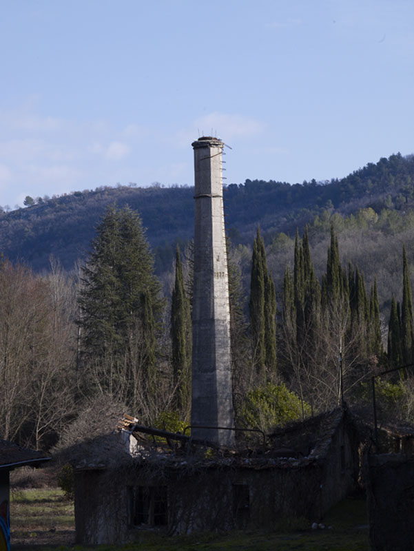 La cheminée.
