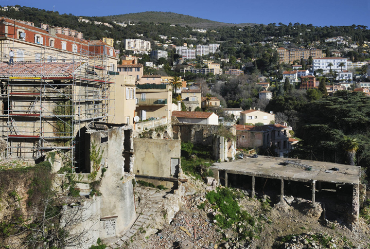Vue d'ensemble de l'immeuble B. Escoffier, prise à partir de l'ouest.