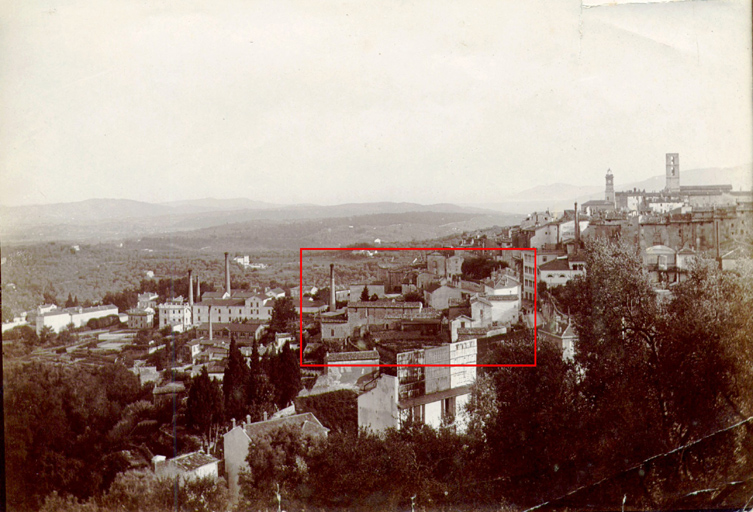 Vue de l'usine prise de l'est.