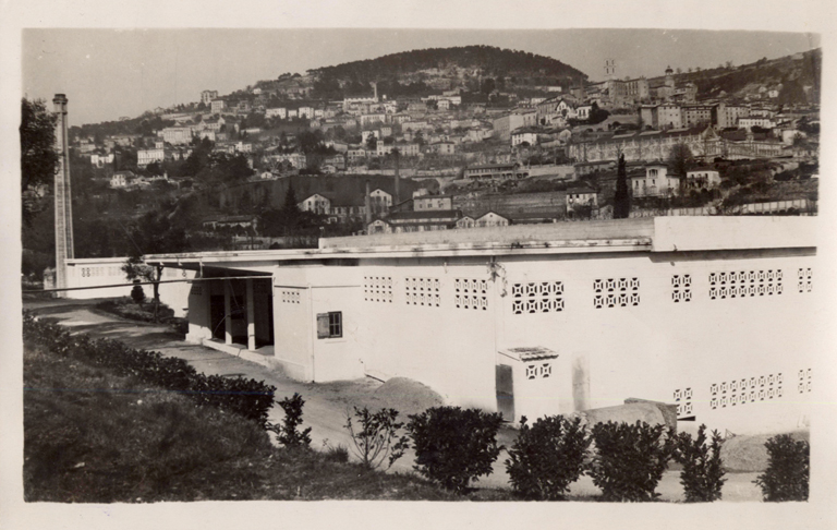  ; Vue rapprochée de l'annexe Lautier. ; Vue rapprochée de l'annexe Lautier. 