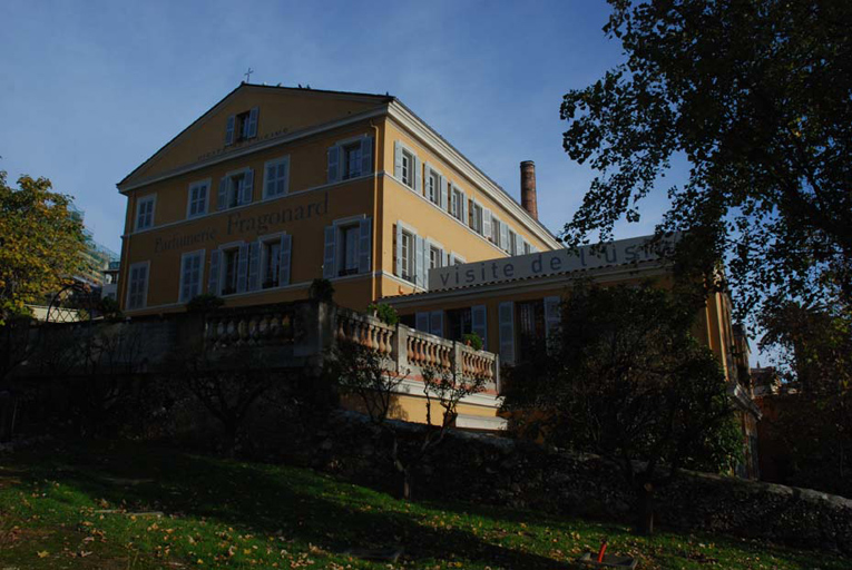 Vue sud-ouest de la parfumerie Fragonard.
