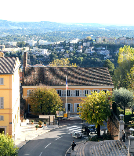 Vue nord de la parfumerie Fragonard.