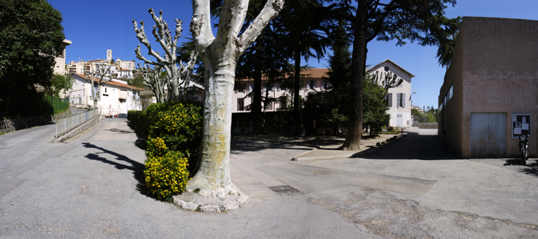 Vue panoramique prise du sud.