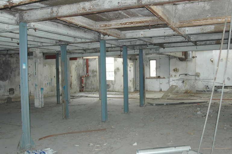 Vue intérieure de l'ancienne halle d'extraction.