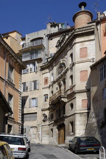 Vue sud de la façade.