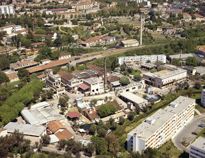  ; L'usine Robertet et Cie vue du ciel.