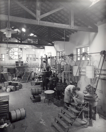 Vue de l'atelier de rectification.