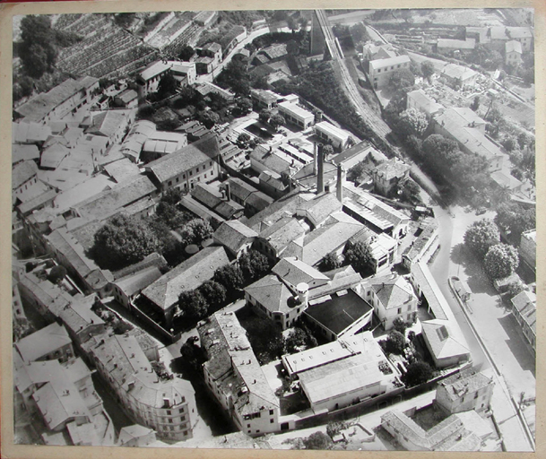 Vue aérienne de l'usine.