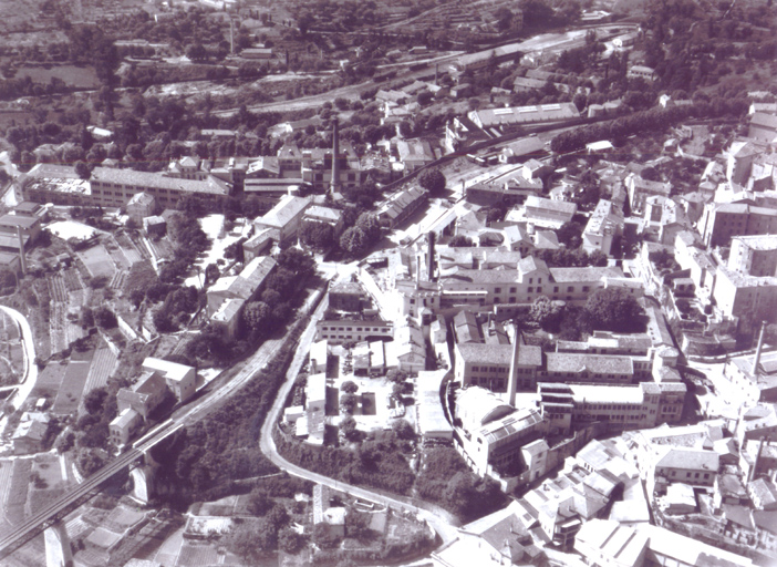 Vue aérienne de l'usine Lautier Fils.
