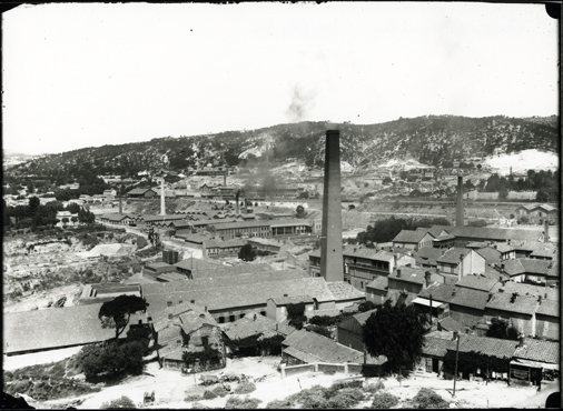Tuilerie Saint-Henri vers l'Estaque. Au second plan, au centre la grande tuilerie La Sacomanne et la Plata.