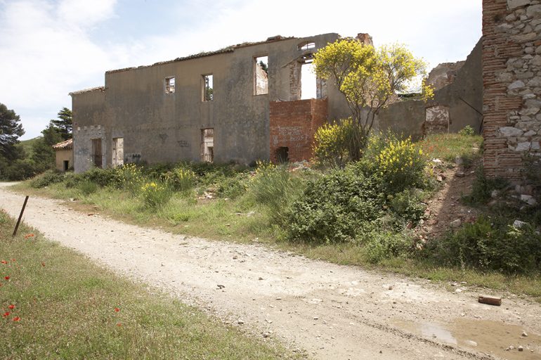 Logis et logements : élévation postérieure. Vue prise du nord-ouest.