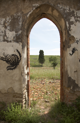 Orangerie : paysage vue de l'embrasure d'une porte.