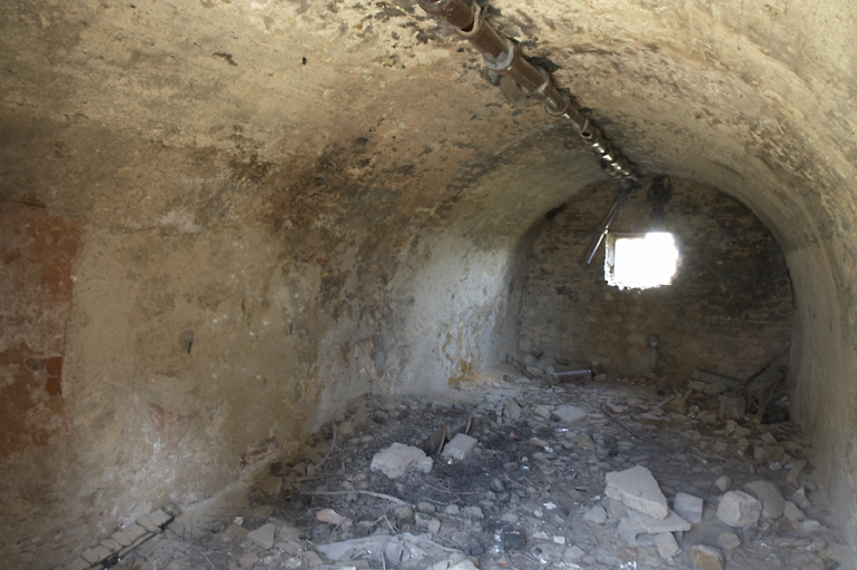 Bâtiment d'exploitation. Pièce voutée en berceau.