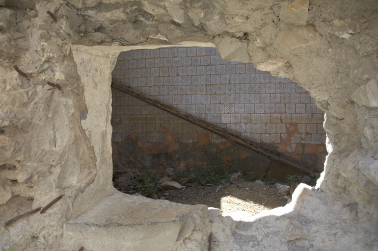 Bâtiment d'exploitation : cuve carrelée.