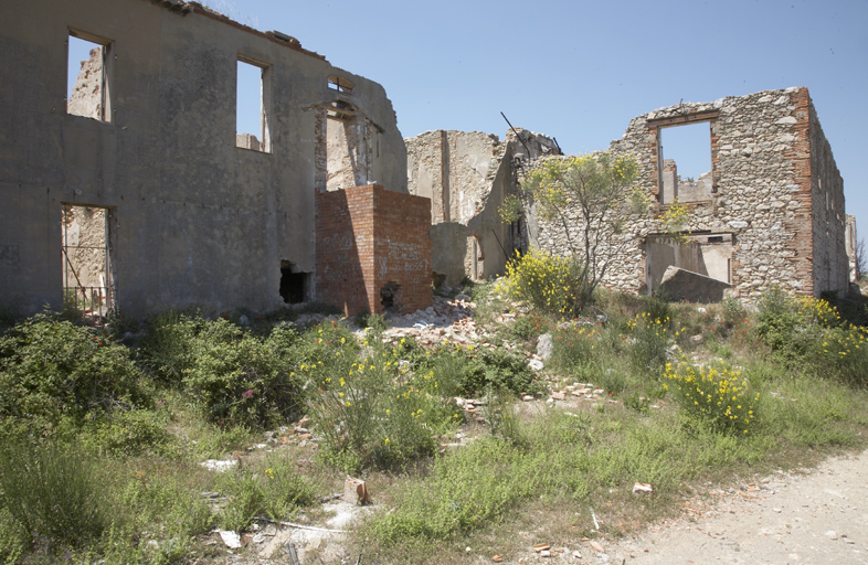 Elevations nord : ressaut sur le périmètre du bâtiment d'exploitation de l'extrémité ouest.