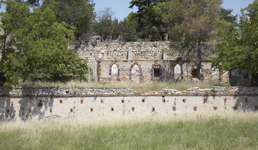 Murs de soutènements des terrasses et élévation antérieure de l'orangerie.