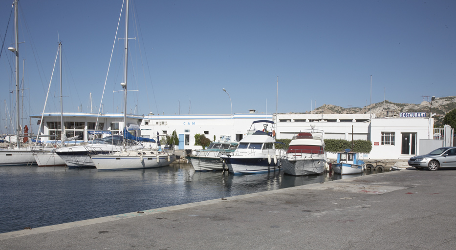 Local du Cercle de l'Aviron de Marseille sur le port, vue prise de l'est.