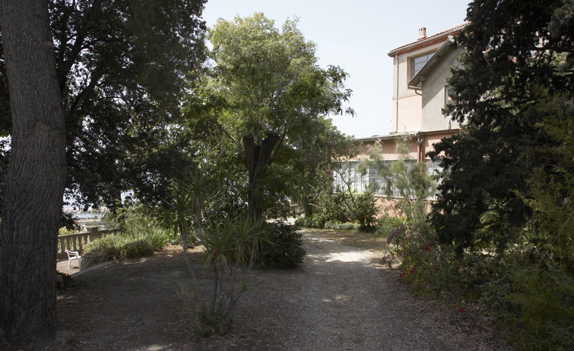 Jardin devant la véranda.