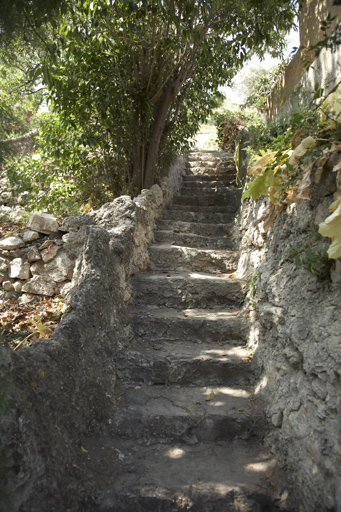 Escalier de jardin à l'extremité ouest du jardin.