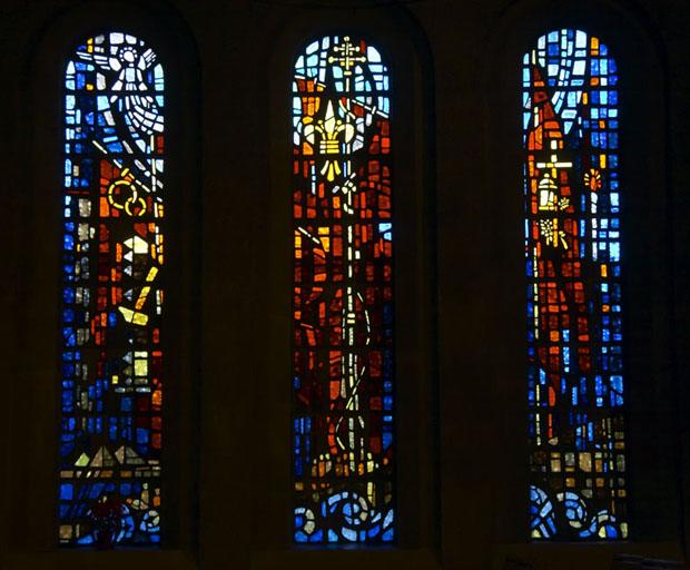 Bras du transept nord. Baie 7 : verrière dédiée à Saint Joseph.