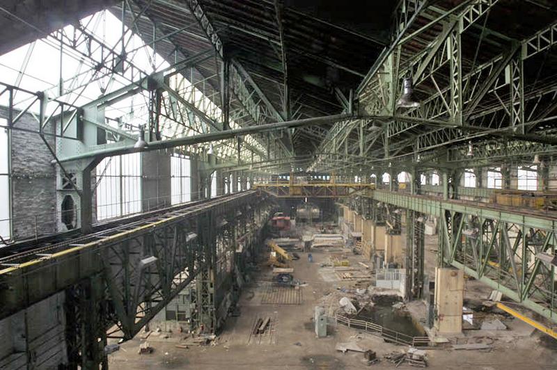 Le vaisseau central, vue prise du niveau des ponts roulants, vers l'est.