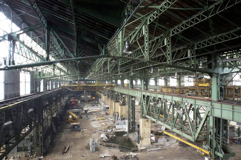 Le vaisseau central, vue prise du niveau des ponts roulants, vers l'est.