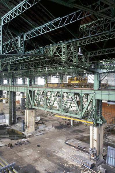 Le renforcement de la struture porteuse des ponts-roulants dans l'axe de la grande porte de l'élévation nord.