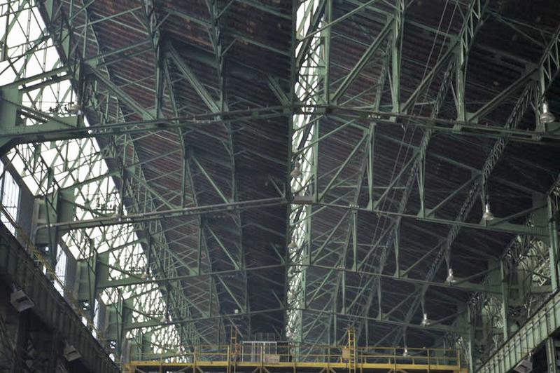 L'imbrication des sheds dans la charpente.