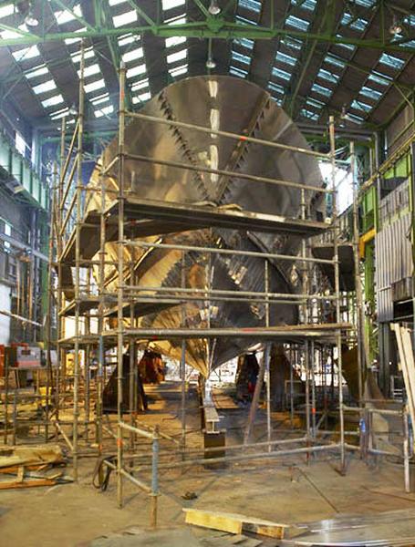 Le dernier bateau construit dans l'atelier de mécanique.