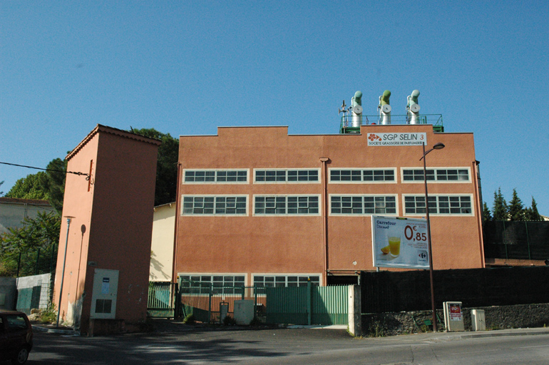Face principale de l'usine.
