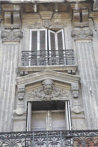 Immeuble 49, rue de la République. Troisième et quatrième niveau. Travée centrale.