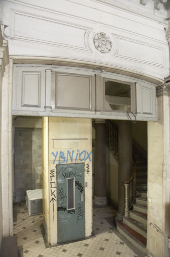 Immeuble 63, rue de la République. Départ de l'escalier.