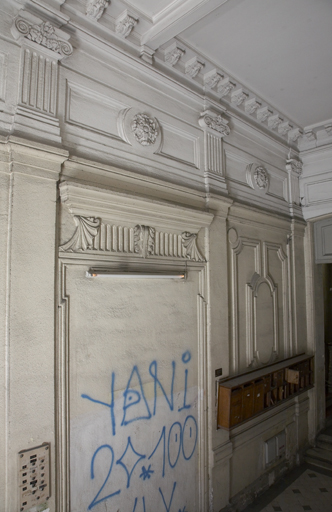 Immeuble 63, rue de la République. Décor du mur sud du couloir d'entrée.