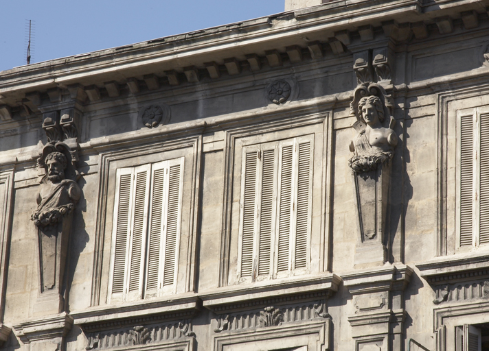 Immeuble 63, rue de la République. Sixième niveau. Travée centrale.