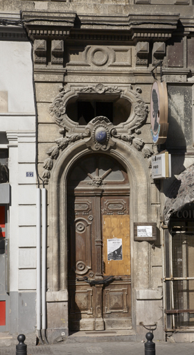 Immeuble 57, rue de la République. Porte d'entrée.