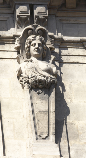 Ensemble de reliefs (décor d'élévation extérieure, décor d'architecture) et statues (figures colossales) de Neptune et Amphitrite