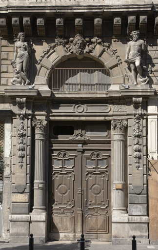 Immeuble 63, rue de la République. Porte d'entrée.