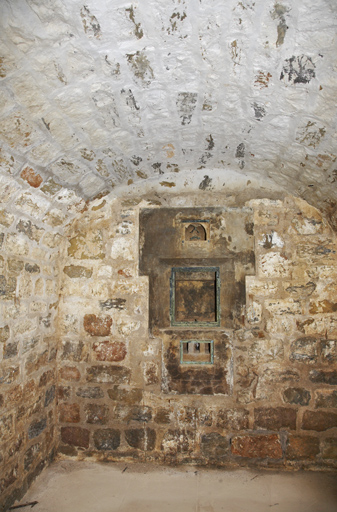 Atelier de chargement du souterrain en caverne de la batterie Séré de Rivières.