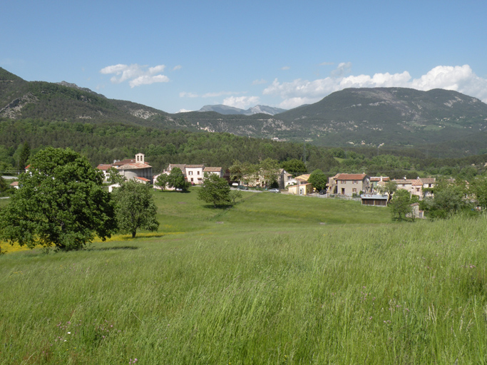 Vue d'ensemble du village de Saint-Pierre, prise du sud-ouest.