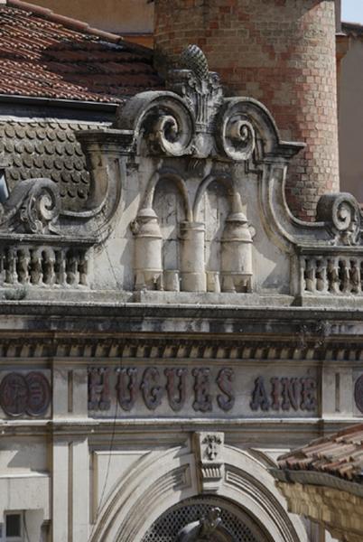 Façade de la fabrique Hugues Aîné
