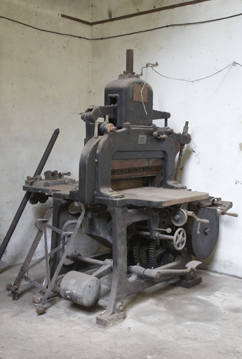 Machine à découper par cisaille (massicot)