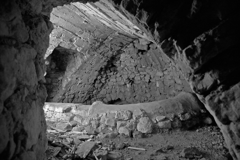 Une des deux cavités de la troisième chambre des anciennes roues hydrauliques au sous-sol.