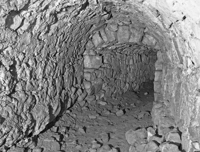 Le canal de fuite de la troisième chambre des anciennes roues hydrauliques au sous-sol.