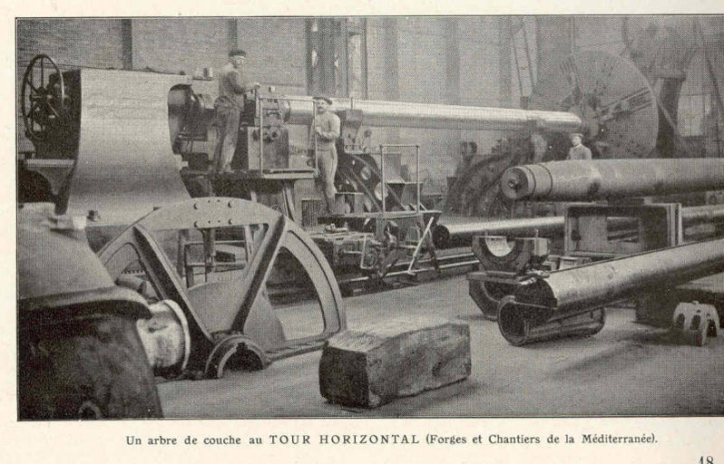 Un arbre de couche au TOUR HORIZONTAL (Forges et Chantiers de la Méditerranée).