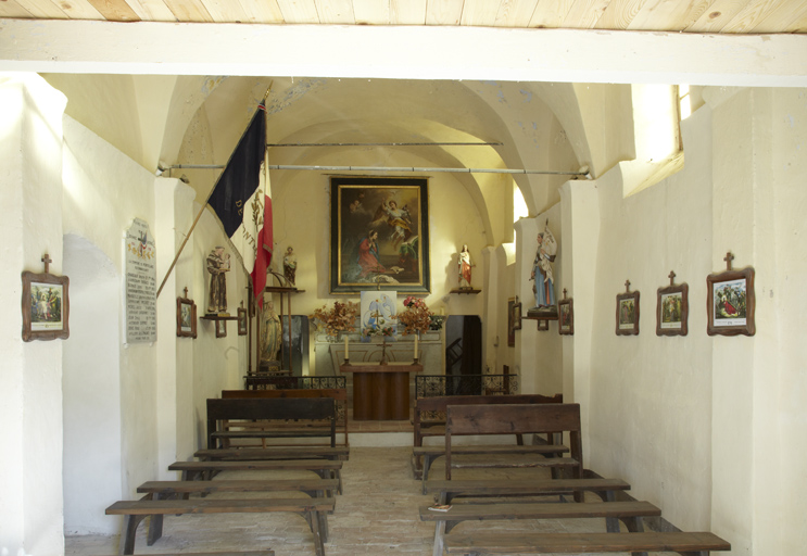 Vue intérieure vers le choeur.