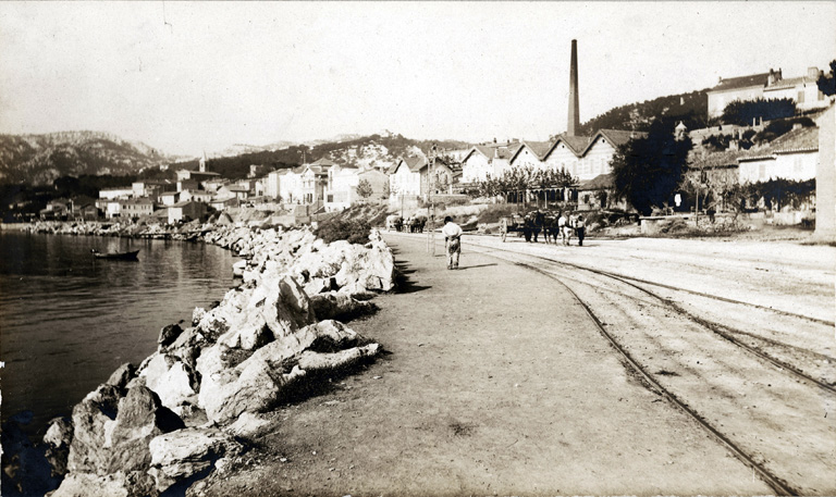 L'Estaque  [Vue prise du chemin du Littoral, de Fontaine des Tuiles vers l'Estaque-Plage. Vers 1900]