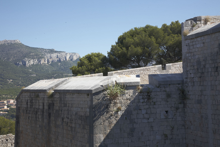 Détail du parapet des face et flanc gauches du bastion nord-ouest (4).