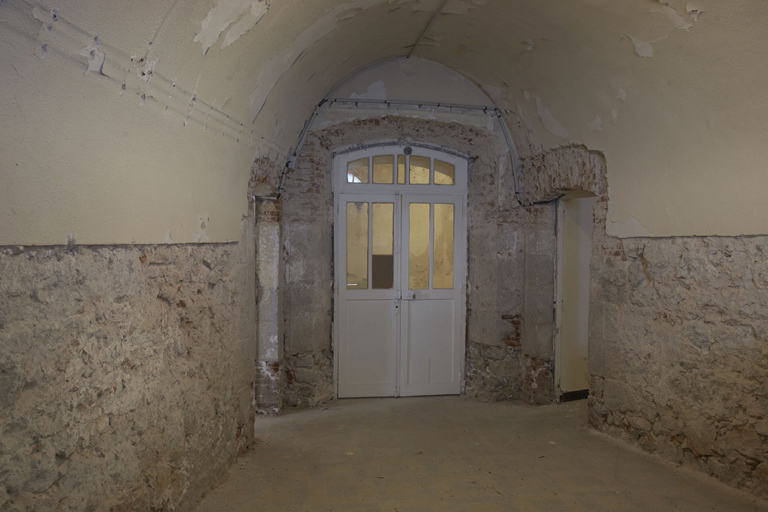 Ancienne tour (tronquée) de 1844, intérieur de la casemate d'entrée radiante voûtée en 1875.