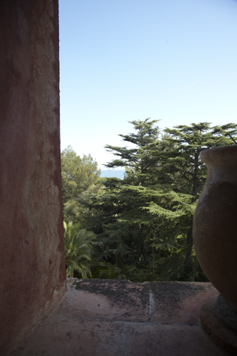 Vue du jardin prise de la loggia du deuxième étage.
